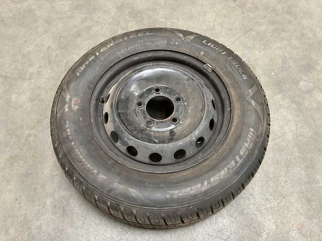 Mastersteel light truck 215/65r16c autoband op velg - afbeelding 1 van  3