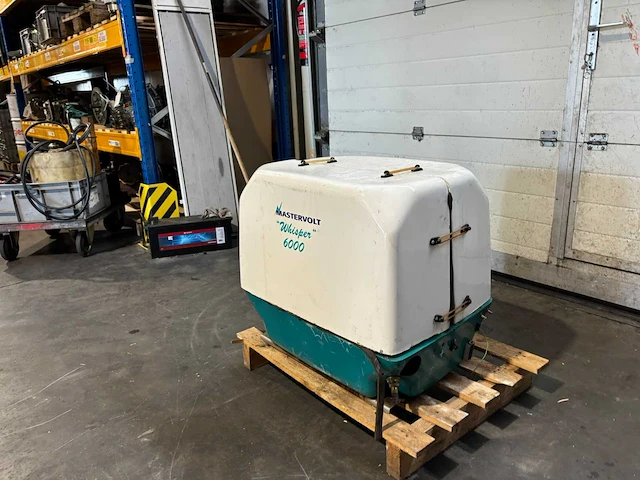Mastervolt - whisper 6000 - generator - scheepsmotor - afbeelding 8 van  13