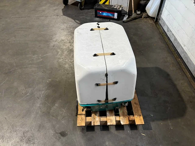 Mastervolt - whisper 6000 - generator - scheepsmotor - afbeelding 4 van  13