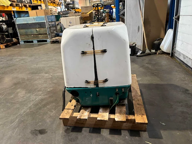 Mastervolt - whisper 6000 - generator - scheepsmotor - afbeelding 6 van  13