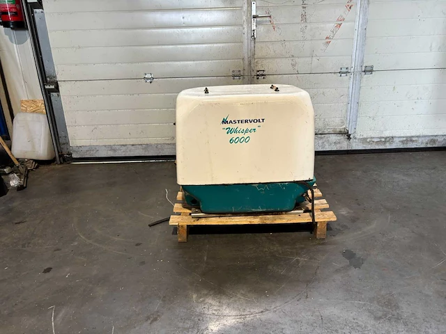 Mastervolt - whisper 6000 - generator - scheepsmotor - afbeelding 9 van  13
