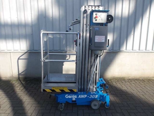 Masthoogwerker genie awp30s 11m elektrisch 2006 - afbeelding 1 van  1