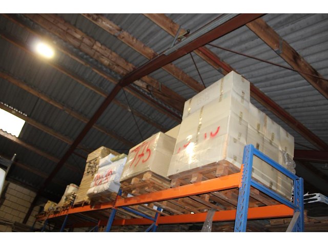 Mastiekhoeken op 7 pallets w.o. 75/75, 10/10 en 15/15. - afbeelding 2 van  2