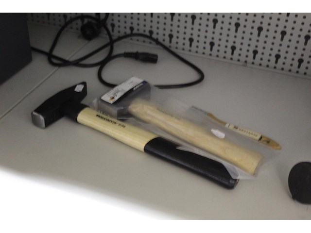 Matador handgereedschap waaronder hamer, bankhamer en kwast - afbeelding 2 van  2