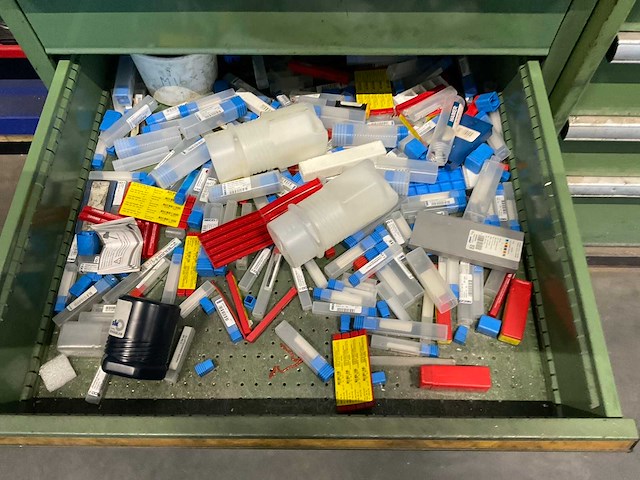 Materiaal- ladenkast met inhoud (3x) - afbeelding 16 van  19