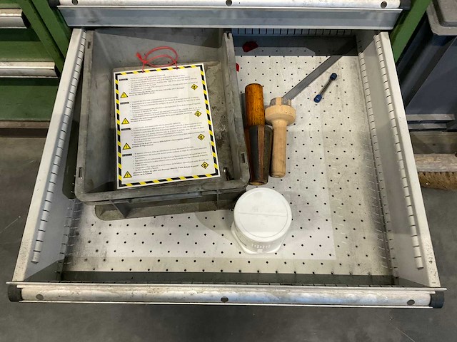 Materiaal- ladenkast met inhoud (3x) - afbeelding 11 van  19