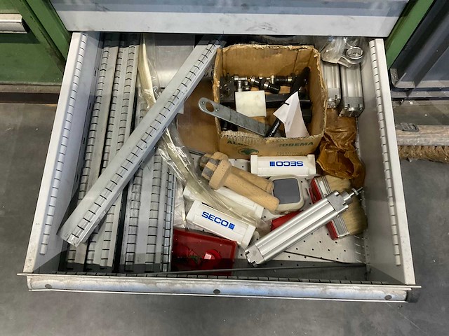 Materiaal- ladenkast met inhoud (3x) - afbeelding 12 van  19