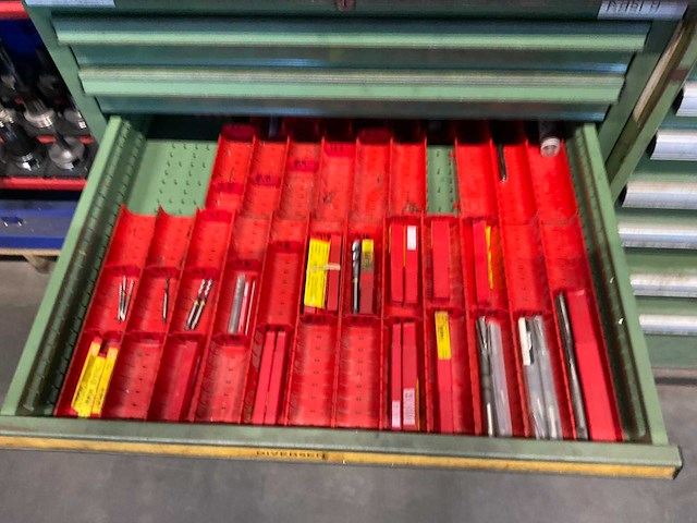 Materiaal- ladenkast met inhoud (3x) - afbeelding 15 van  19