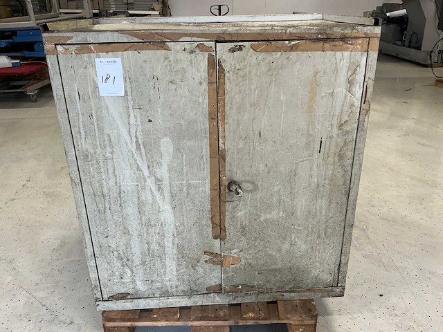 Materiaalkast met inhoud - afbeelding 1 van  7