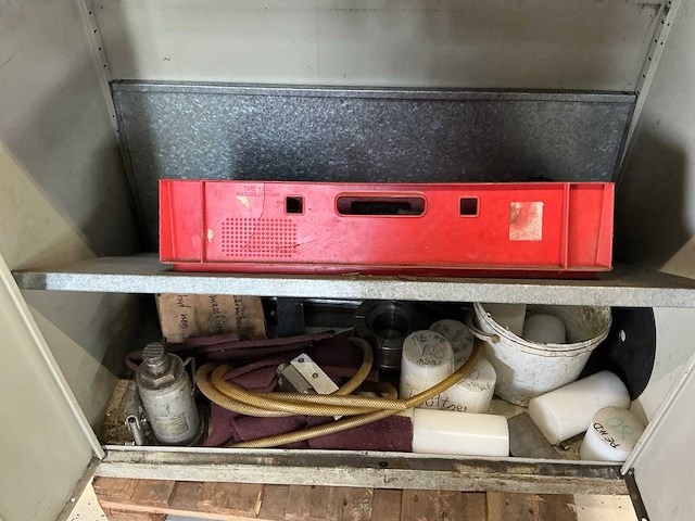 Materiaalkast met inhoud - afbeelding 2 van  7