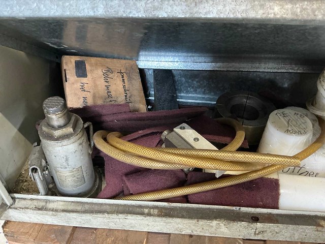 Materiaalkast met inhoud - afbeelding 3 van  7
