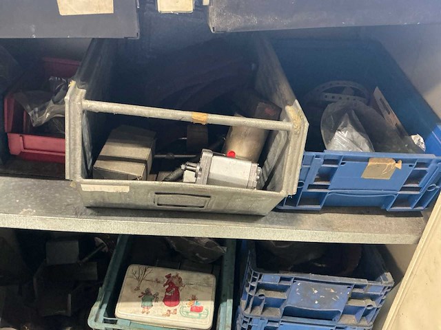 Materiaalkast met inhoud - afbeelding 6 van  7