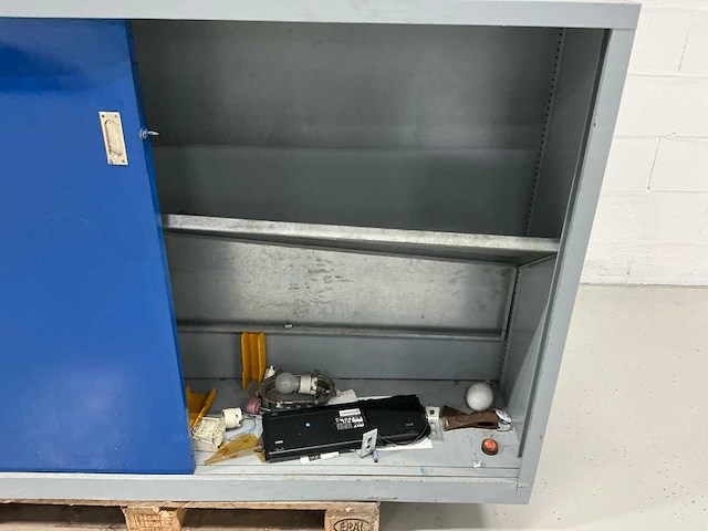 Materiaalkast met inhoud - afbeelding 2 van  6