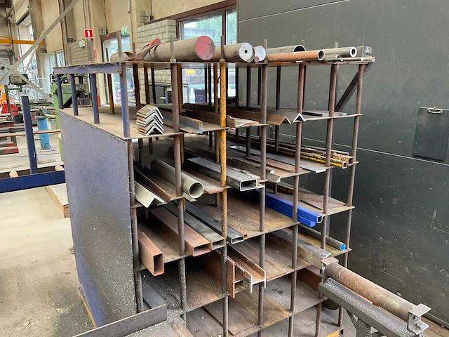Materiaalrek en rollenbaan - afbeelding 16 van  21