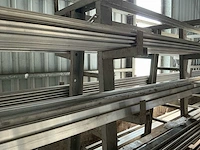 Materiaalstelling met partij rvs, aluminium en stalen profielen – 2800 × 1400 × 2200 mm - afbeelding 3 van  13