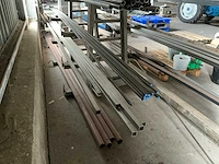 Materiaalstelling met partij rvs, aluminium en stalen profielen – 2800 × 1400 × 2200 mm - afbeelding 7 van  13
