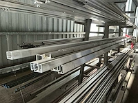 Materiaalstelling met partij rvs, aluminium en stalen profielen – 2800 × 1400 × 2200 mm - afbeelding 11 van  13
