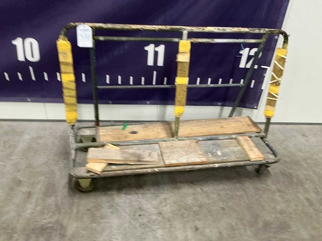 Materiaalwagen - afbeelding 2 van  4