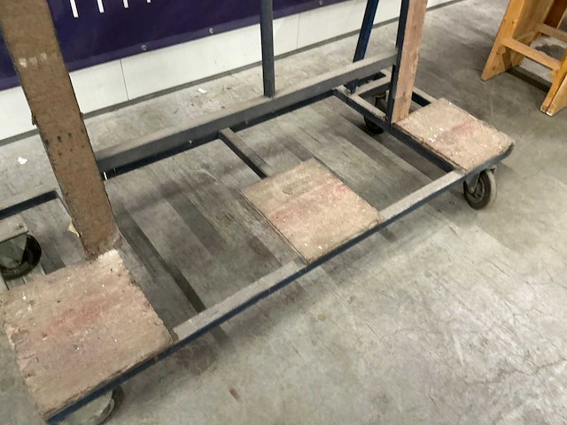 Materiaalwagen - afbeelding 5 van  5