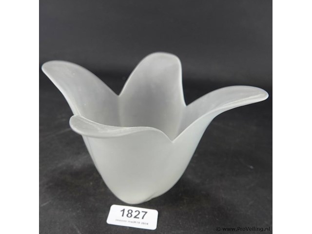 Matglazen bloem als schaal - afbeelding 1 van  5