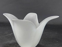 Matglazen bloem als schaal - afbeelding 2 van  5