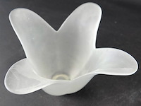 Matglazen bloem als schaal - afbeelding 3 van  5