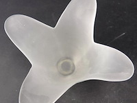 Matglazen bloem als schaal - afbeelding 4 van  5