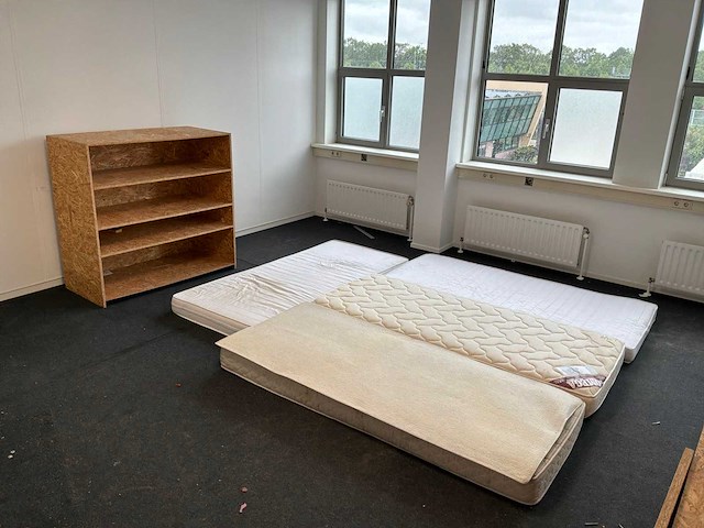 Matras en zelfbouwkasten - afbeelding 1 van  4