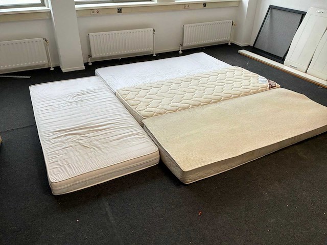 Matras en zelfbouwkasten - afbeelding 3 van  4
