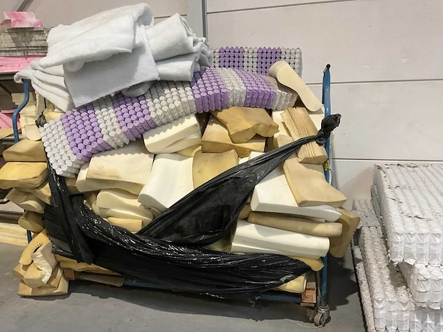 Matras veringen en diverse schuimrubber - afbeelding 6 van  7