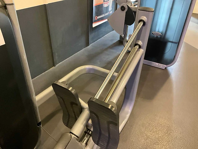 Matrix glute machine - afbeelding 6 van  8
