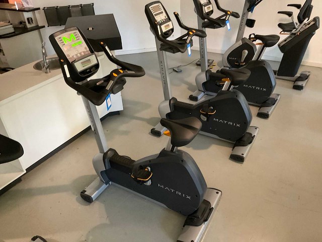 Matrix hure-3x-01-c spinningbike - afbeelding 2 van  4