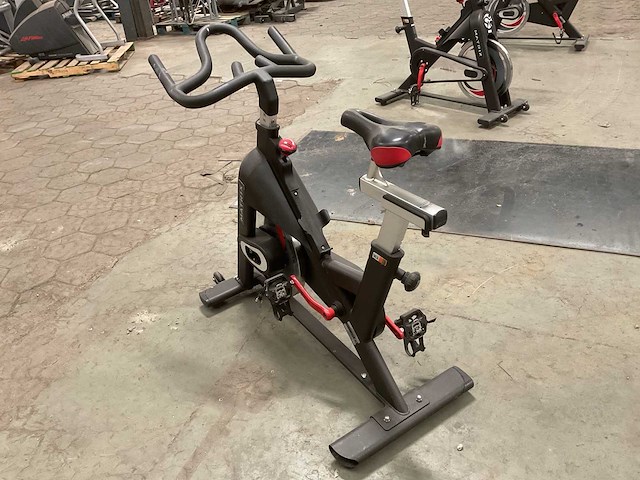 Matrix ic2 spinningbike - afbeelding 4 van  7