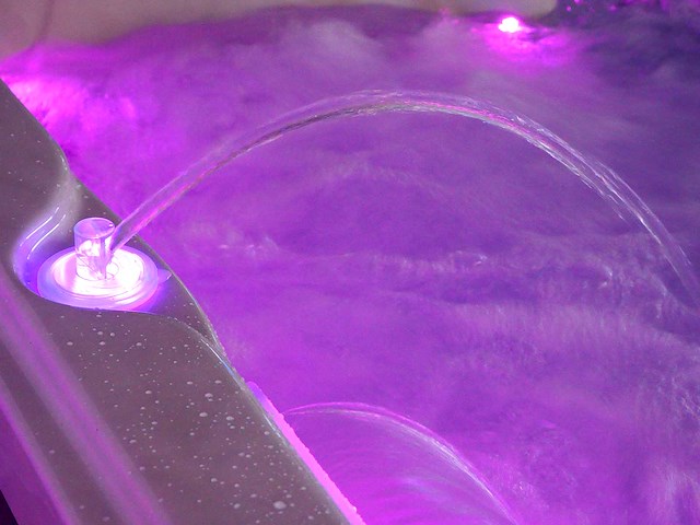 Mawialux 5-persoons buitenspa met balboa en wifi (bomvol opties en 140 massage jets) - grijze binnenkuip - afbeelding 11 van  98