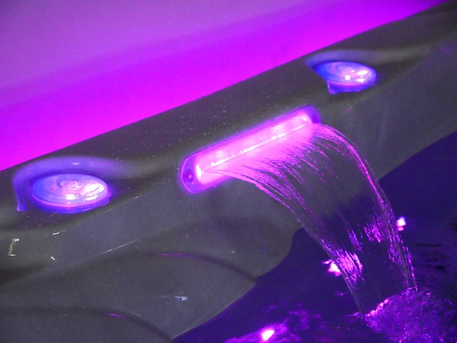 Mawialux 5-persoons buitenspa met balboa en wifi (bomvol opties en 140 massage jets) - grijze binnenkuip - afbeelding 20 van  98