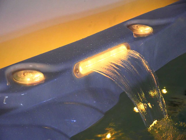 Mawialux 5-persoons buitenspa met balboa en wifi (bomvol opties en 140 massage jets) - grijze binnenkuip - afbeelding 21 van  98