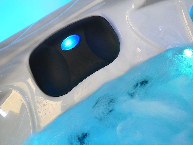 Mawialux 5-persoons buitenspa met balboa en wifi (bomvol opties en 140 massage jets) - grijze binnenkuip - afbeelding 28 van  98
