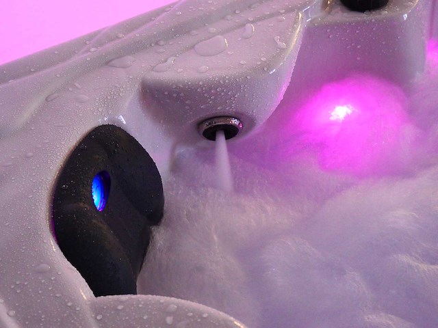 Mawialux 5-persoons buitenspa met balboa en wifi (bomvol opties en 140 massage jets) - grijze binnenkuip - afbeelding 29 van  98