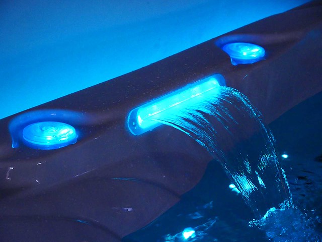Mawialux 5-persoons buitenspa met balboa en wifi (bomvol opties en 140 massage jets) - grijze binnenkuip - afbeelding 22 van  105