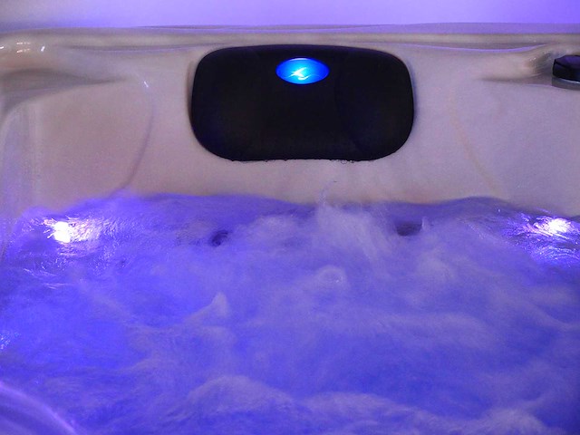 Mawialux 5-persoons buitenspa met balboa en wifi (bomvol opties en 140 massage jets) - grijze binnenkuip - afbeelding 25 van  105