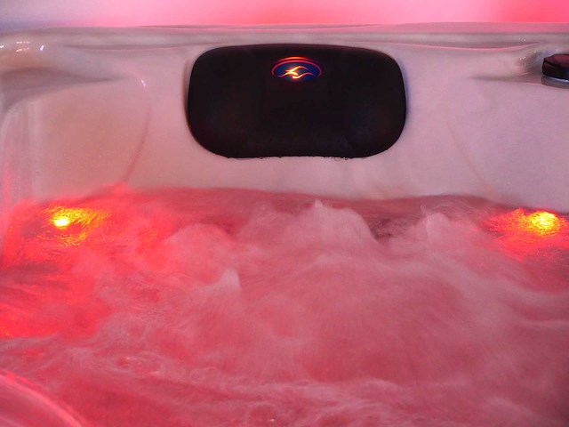 Mawialux 5-persoons buitenspa met balboa en wifi (bomvol opties en 140 massage jets) - grijze binnenkuip - afbeelding 26 van  105