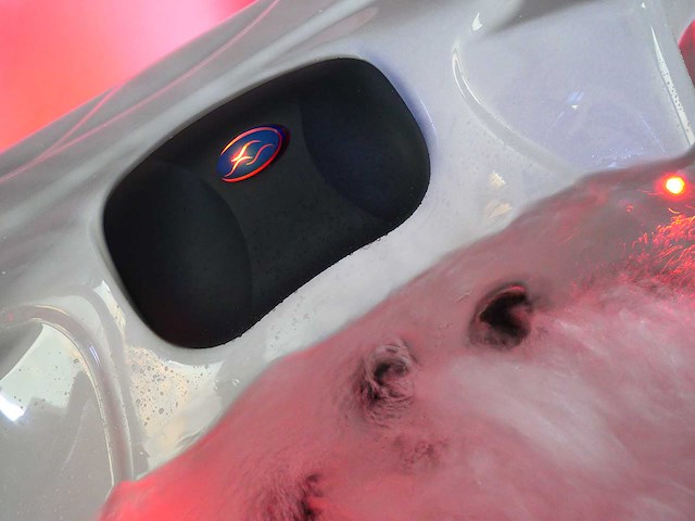 Mawialux 5-persoons buitenspa met balboa en wifi (bomvol opties en 140 massage jets) - grijze binnenkuip - afbeelding 31 van  105