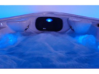 Mawialux 5-persoons buitenspa met balboa en wifi (bomvol opties en 140 massage jets) - grijze binnenkuip - afbeelding 92 van  105