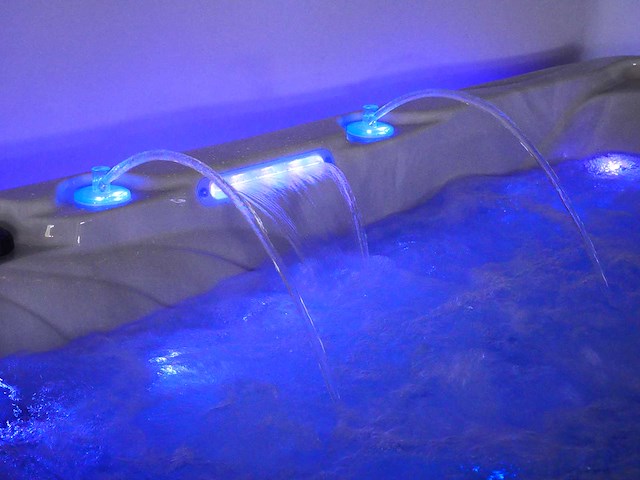 Mawialux 5-persoons buitenspa met balboa en wifi (bomvol opties en 140 massage jets) - grijze binnenkuip - afbeelding 104 van  105