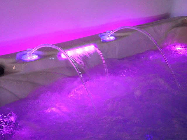 Mawialux 5-persoons buitenspa met balboa en wifi (bomvol opties en 140 massage jets) - grijze binnenkuip - afbeelding 105 van  105