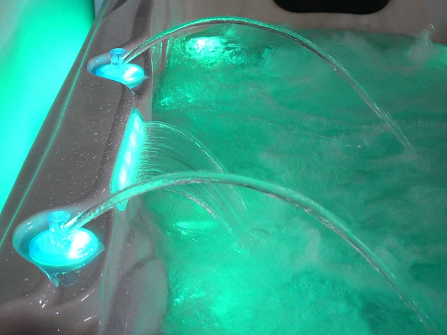 Mawialux 5-persoons buitenspa met balboa en wifi (bomvol opties en 140 massage jets) - grijze binnenkuip - afbeelding 7 van  160