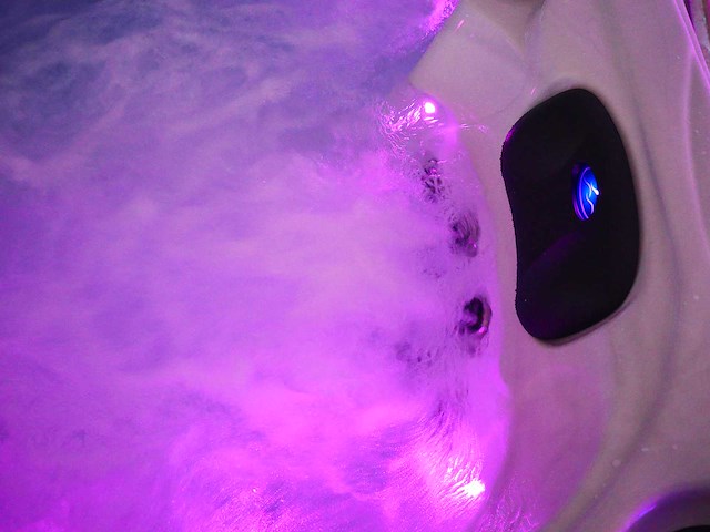 Mawialux 5-persoons buitenspa met balboa en wifi (bomvol opties en 140 massage jets) - grijze binnenkuip - afbeelding 55 van  160