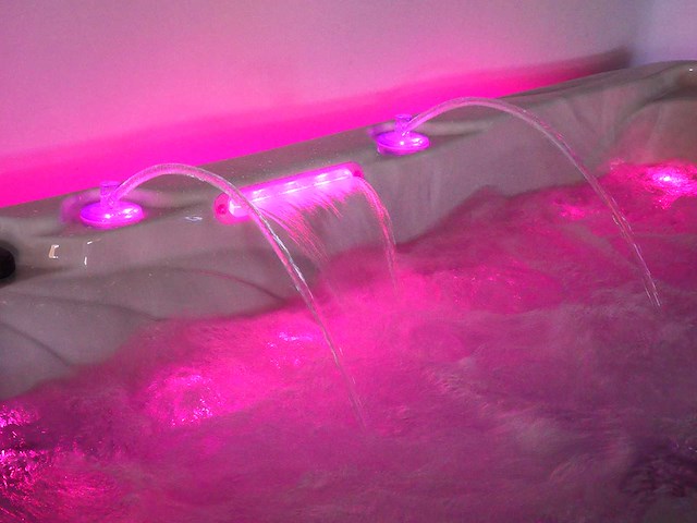 Mawialux 5-persoons buitenspa met balboa en wifi (bomvol opties en 140 massage jets) - grijze binnenkuip - afbeelding 160 van  160