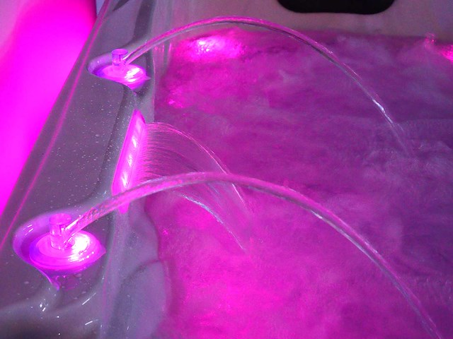 Mawialux 5-persoons buitenspa met balboa en wifi (bomvol opties en 140 massage jets) - keuze uit 3 kuip kleuren - afbeelding 61 van  207