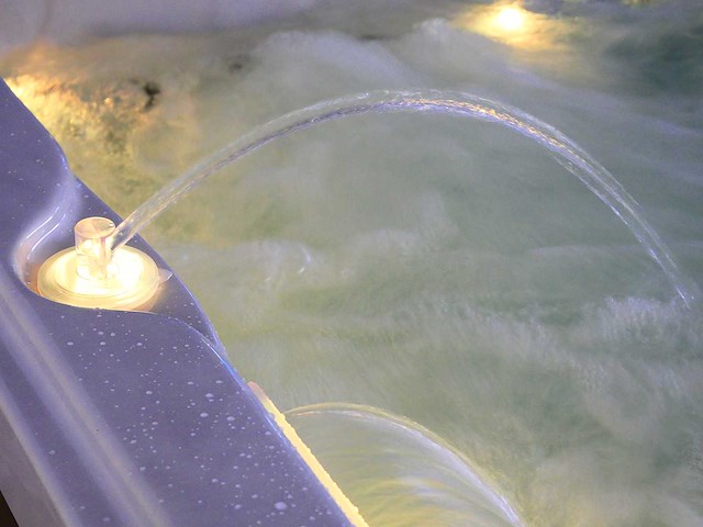 Mawialux 5-persoons buitenspa met balboa en wifi (bomvol opties en 140 massage jets) - keuze uit 3 kuip kleuren - afbeelding 65 van  207